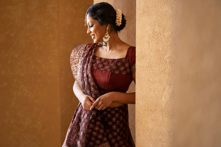 How to Select a Traditional Indian Outfit for Wedding