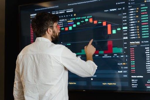 How Accurate Are AI Traders in Predicting Market Trends?